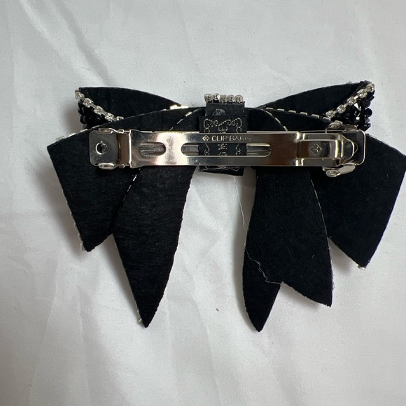 Elegant Black and Silver Bow Hair Clip - Picture 4 of 6
